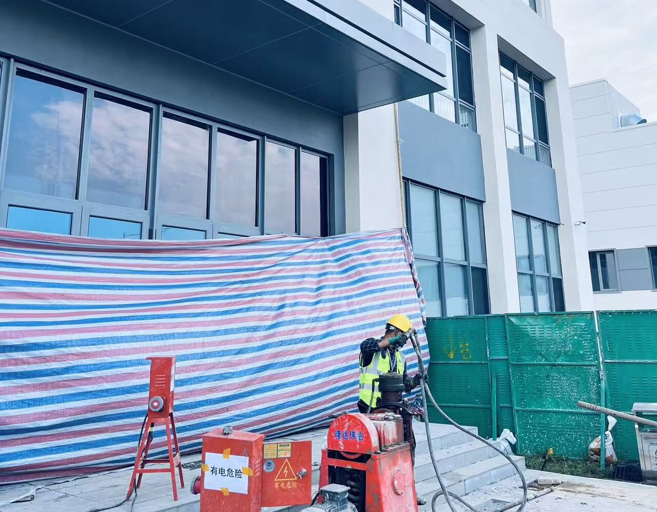 房子为什么会歪？地基下沉导致的楼房倾斜怎么加固？